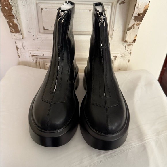 NWT Sleek Black Ankle Boots with Zipper Size 10 - Picture 5 of 9